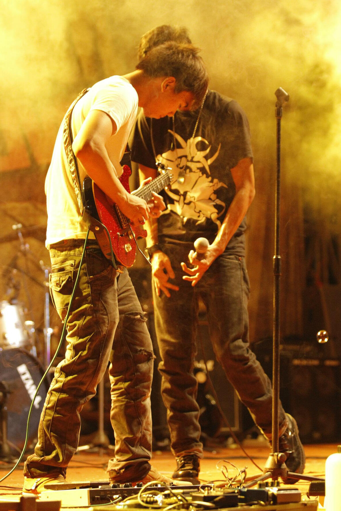 Classic Parade (2013) Chishinbo Band on Stage, Chandra Oyuget Cheung(Left/Guitar), Bayu(Right/Vocalist)